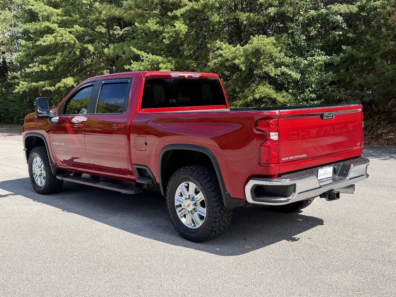 Used 2022 Chevrolet Silverado 2500 LT w/ Convenience Package AWD/4WD image 3