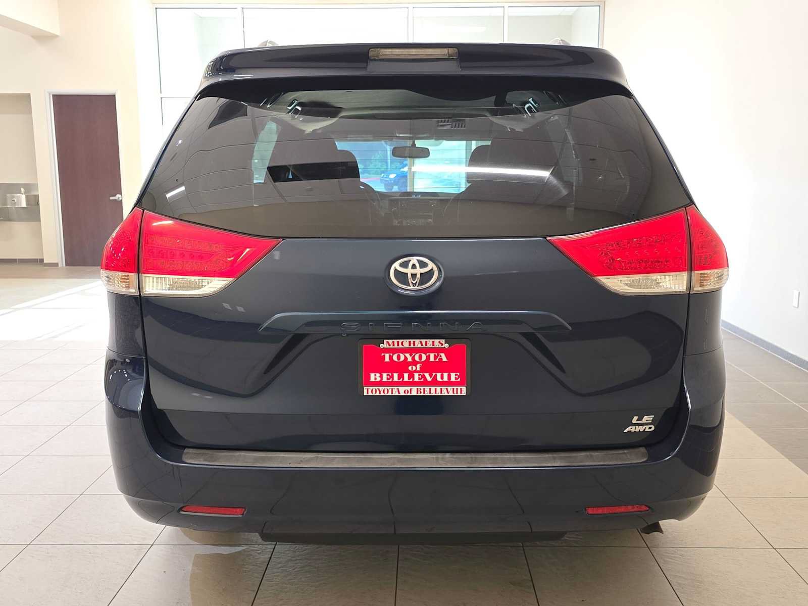Used 2011 Toyota Sienna LE w/ Towing Pkg AWD/4WD image 5