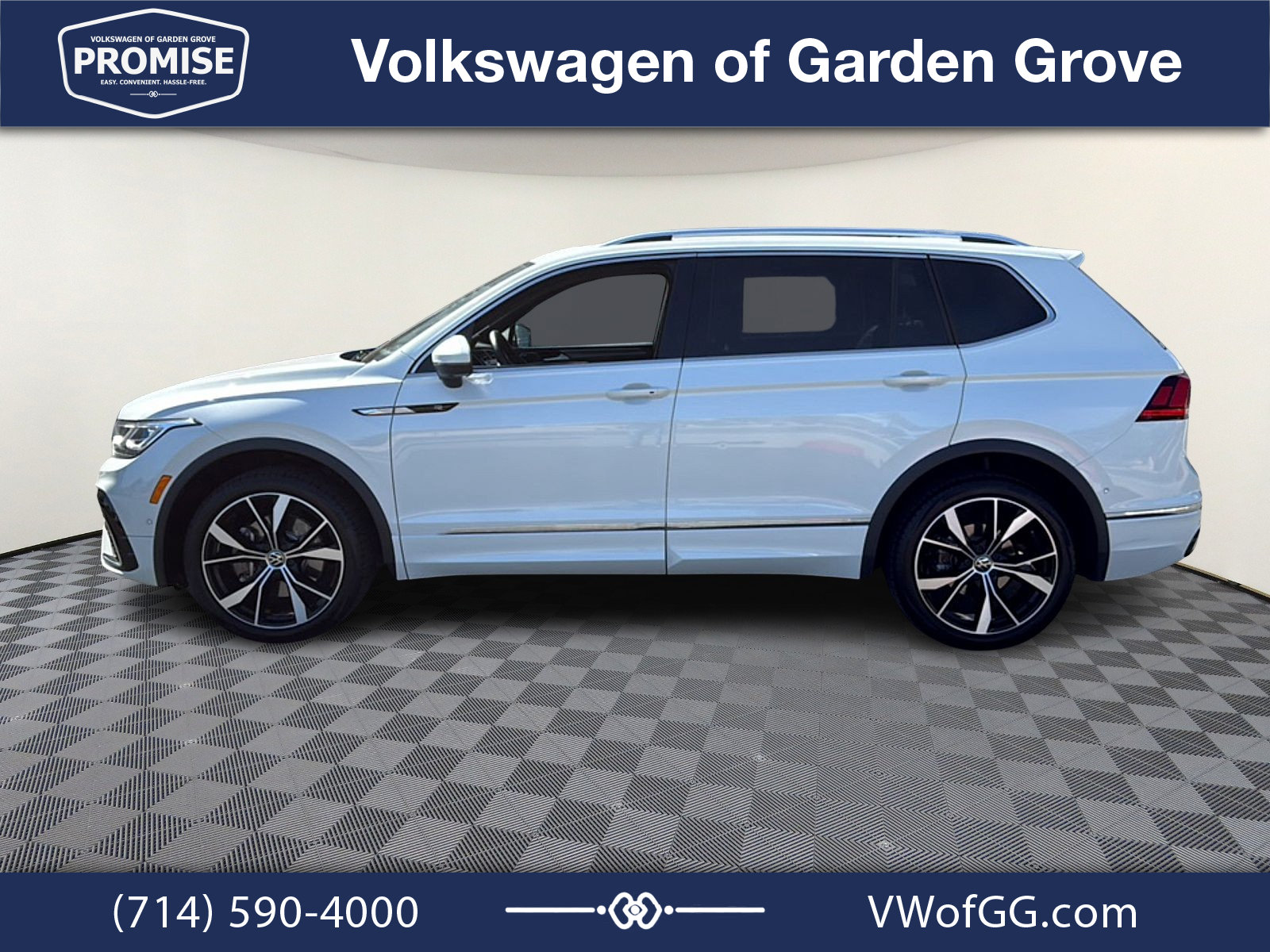 Used 2024 Volkswagen Tiguan SEL R-Line AWD/4WD image 5