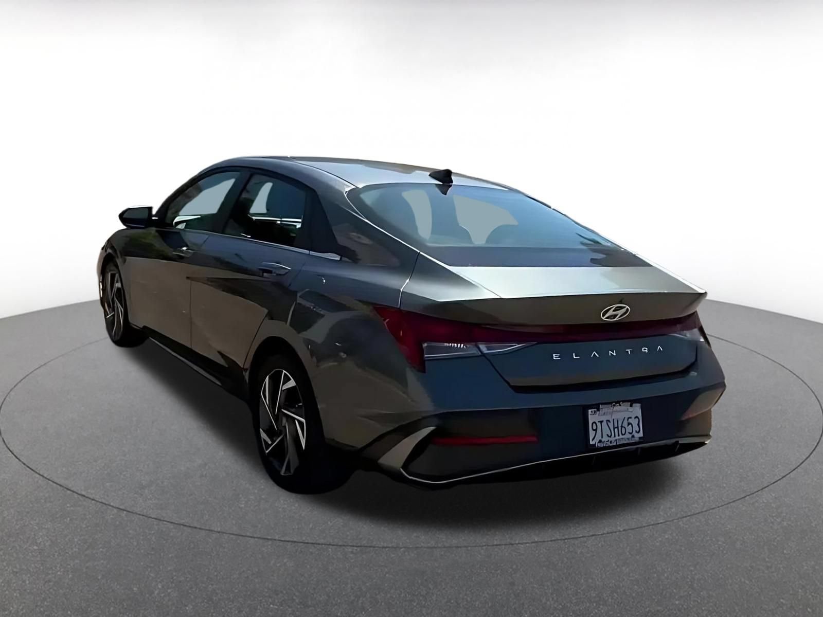 Used 2025 Hyundai Elantra SEL FWD image 11