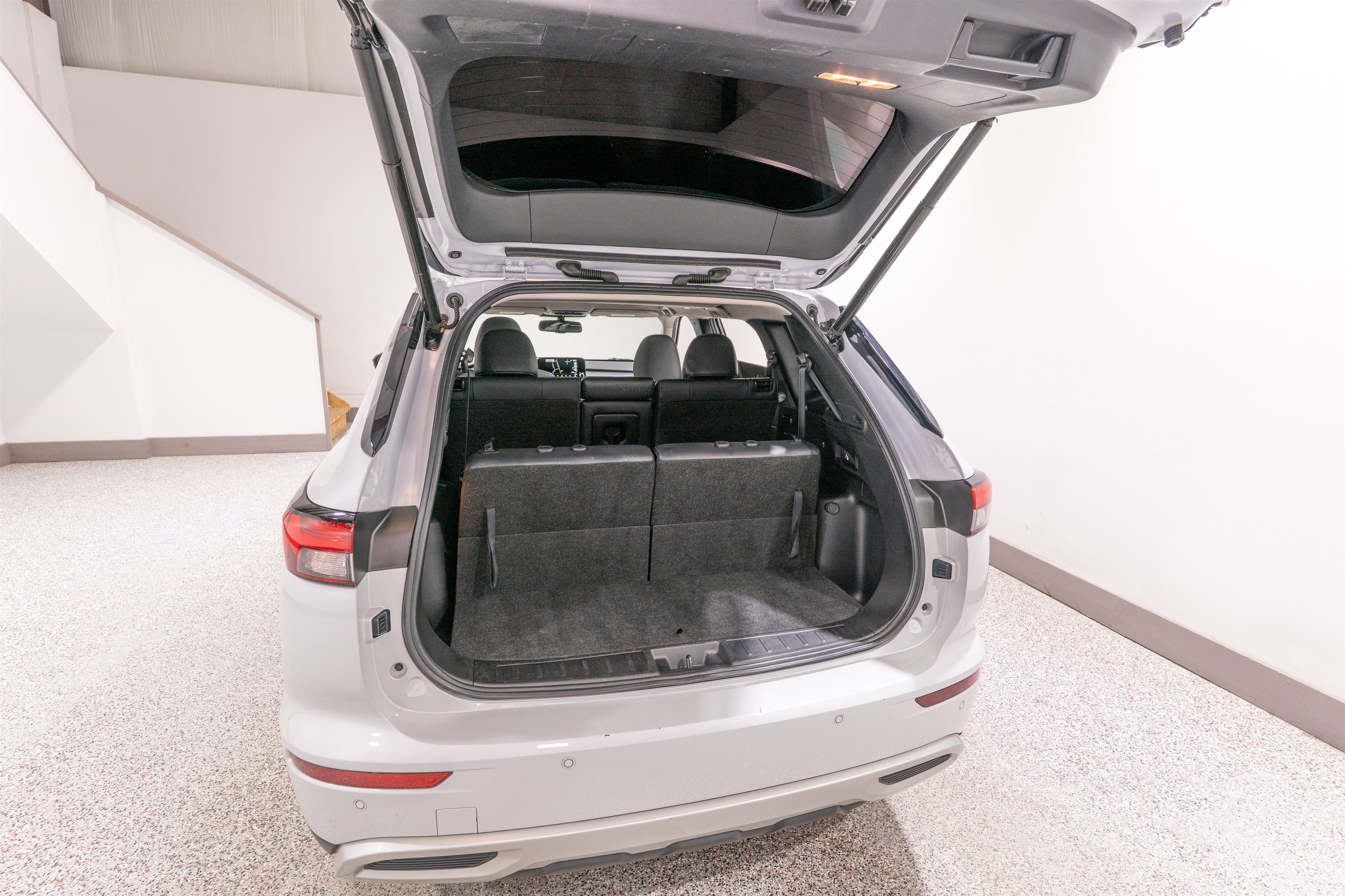Used 2024 Mitsubishi Outlander SE Black Edition FWD image 30
