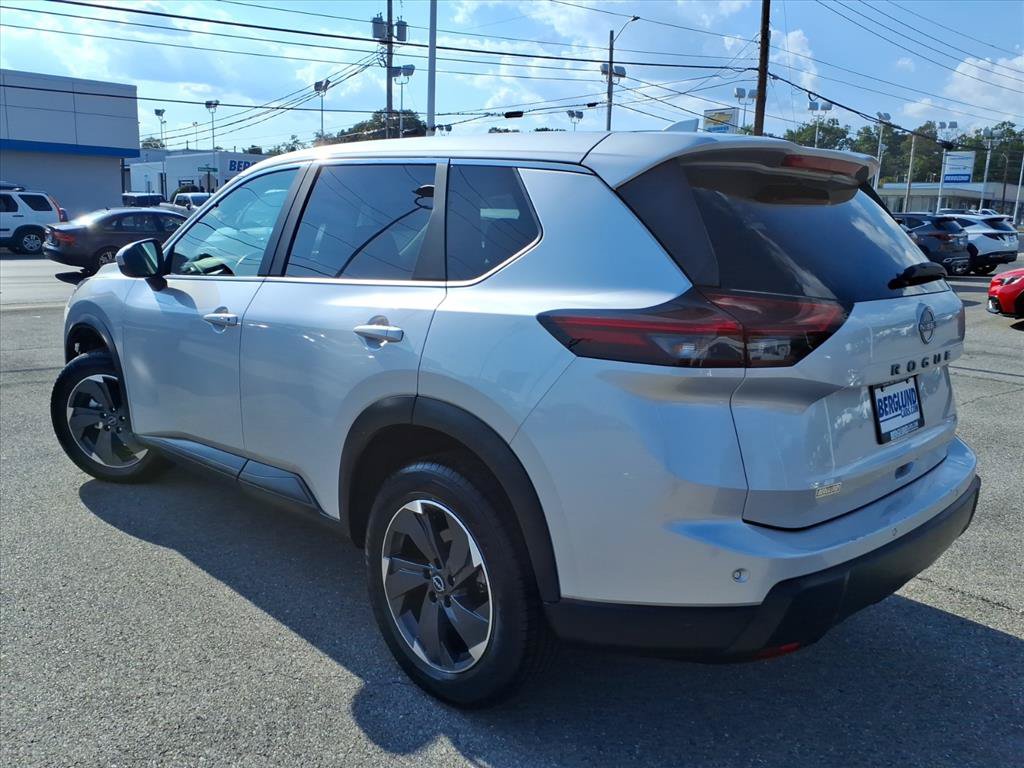 Used 2025 Nissan Rogue SV FWD image 6
