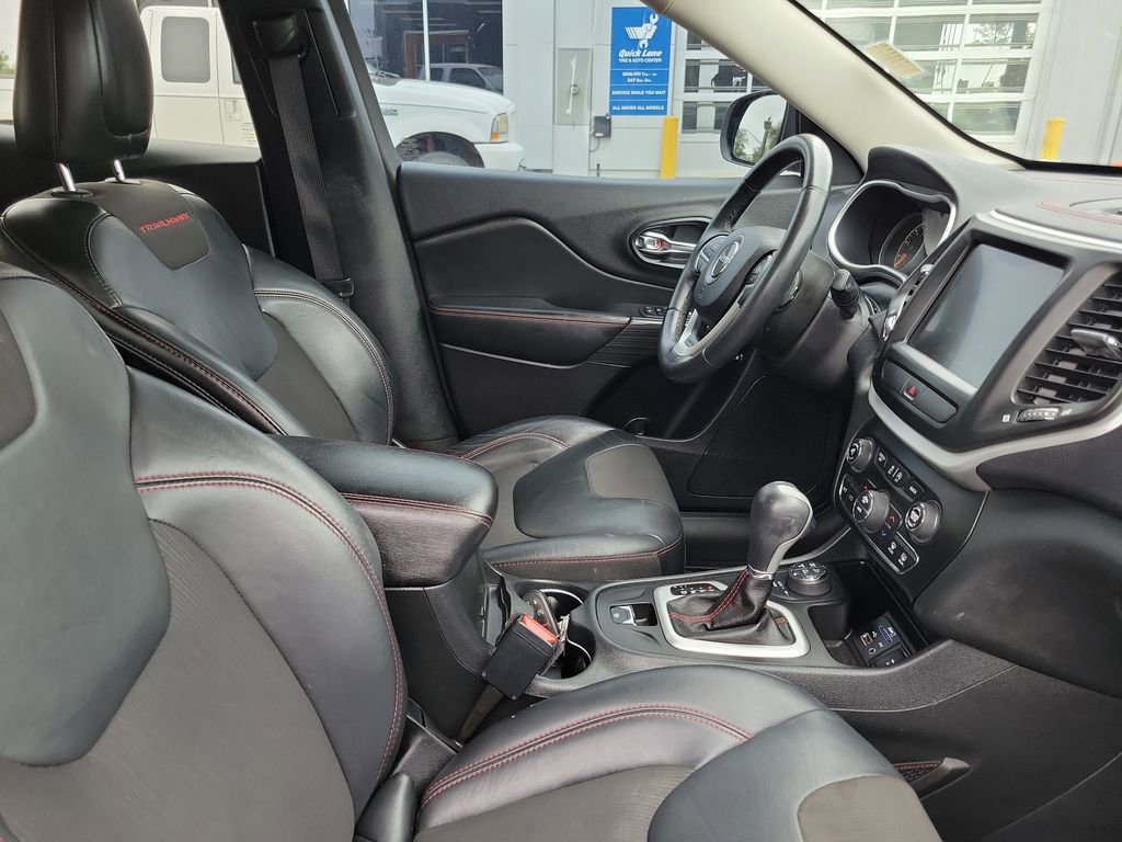Used 2016 Jeep Cherokee Trailhawk w/ Comfort/Convenience Group AWD/4WD image 38