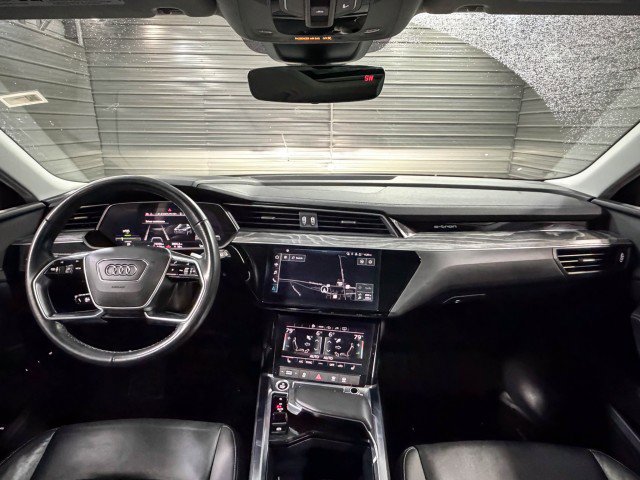 Used 2022 Audi e-tron Premium w/ Convenience Plus Package image 11
