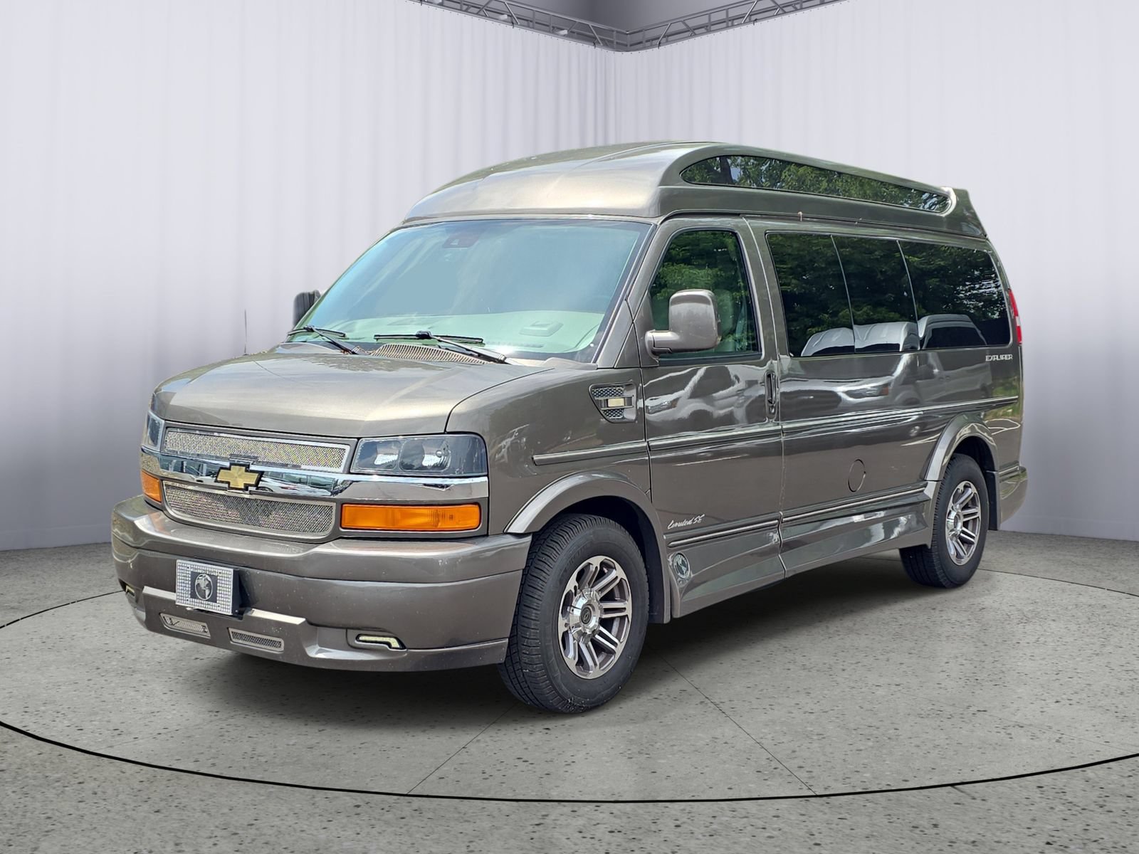 Used 2020 Chevrolet Express 2500 w/ Enhanced Convenience Package RWD image 5