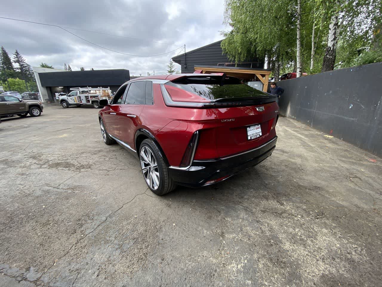 Used 2024 Cadillac Lyriq Luxury w/ LPO, Floor Liner Package AWD/4WD image 4