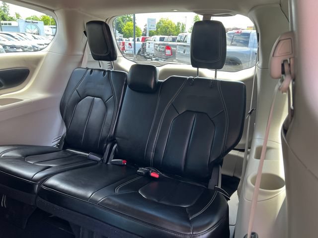 Used 2023 Chrysler Pacifica Touring-L FWD image 6