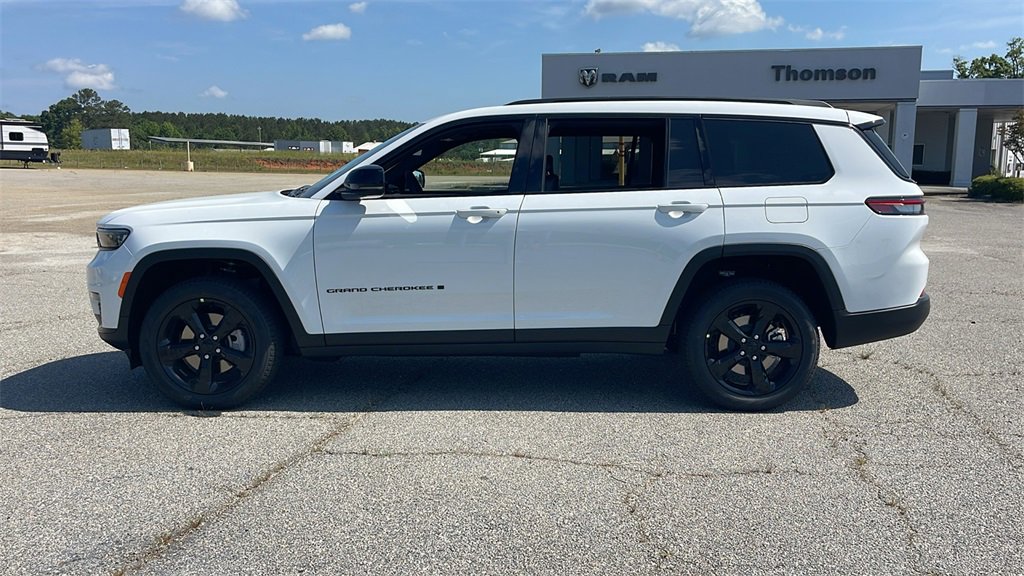 New 2025 Jeep Grand Cherokee L Limited w/ Black Appearance Package image 4