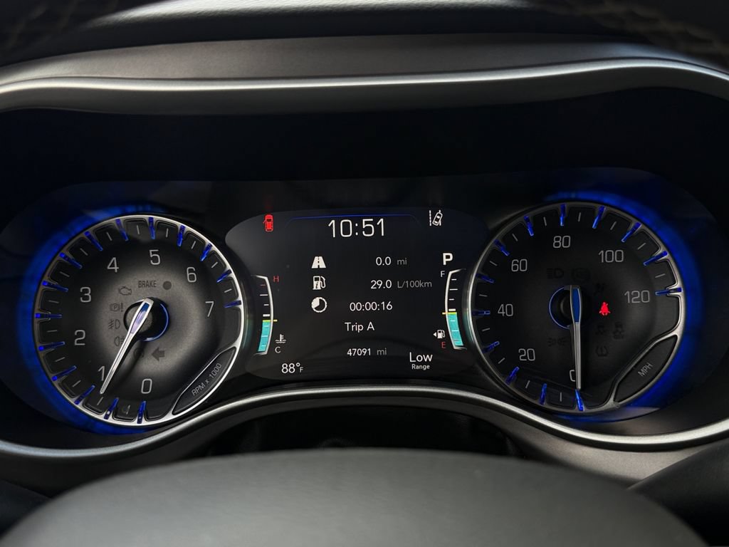 Used 2025 Chrysler Pacifica Select FWD image 23