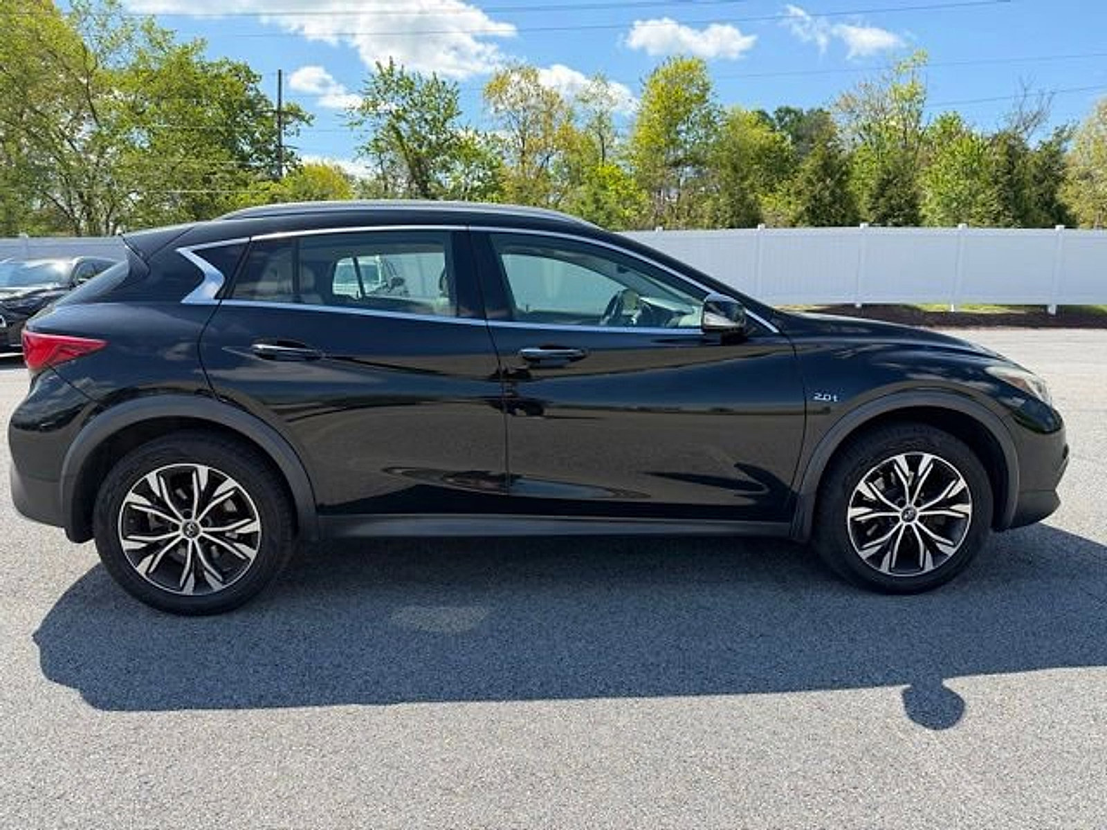 Used 2018 INFINITI QX30 Premium w/ Navigation Package AWD/4WD image 8
