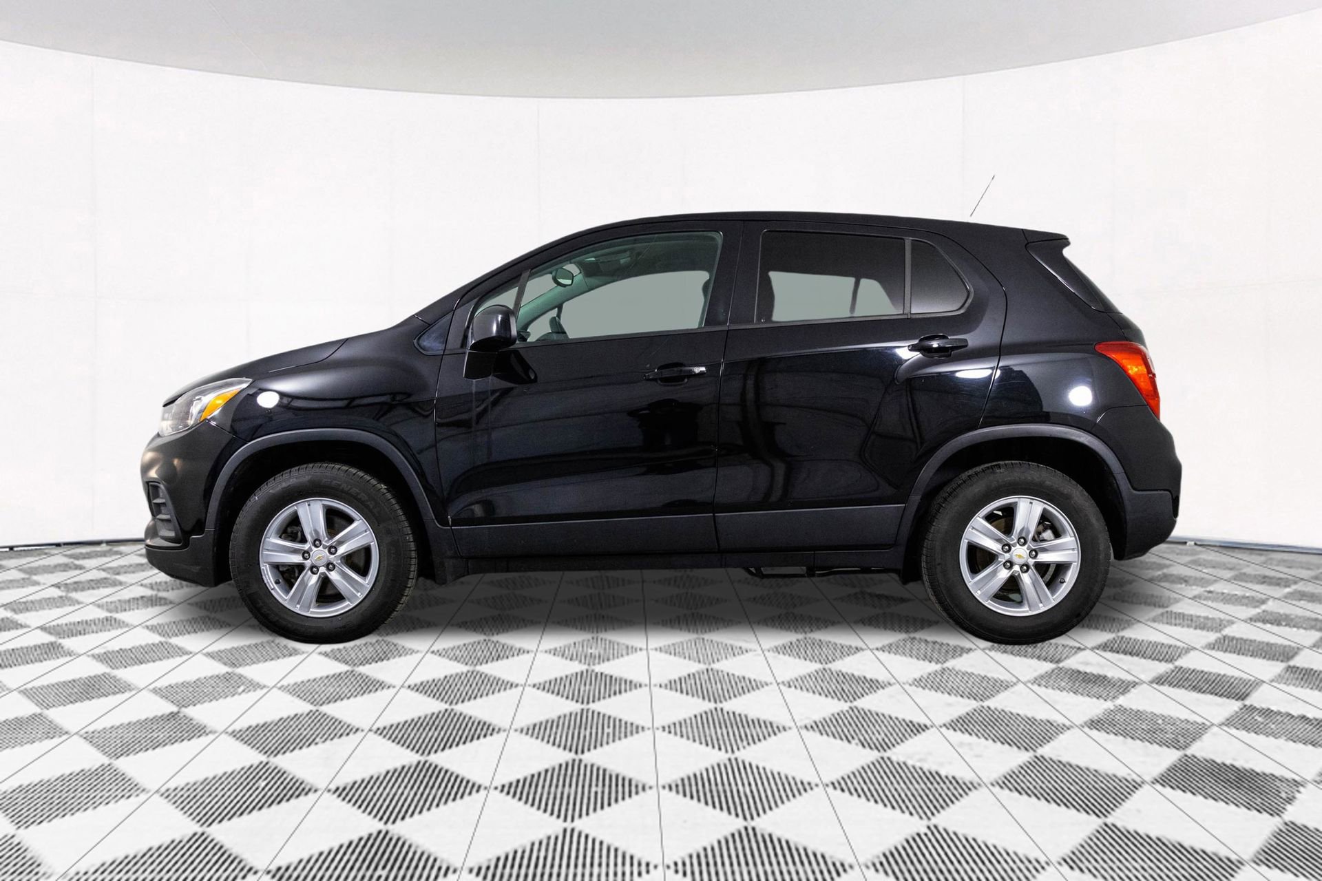 Used 2020 Chevrolet Trax LS w/ Tint and Cruise Package image 11