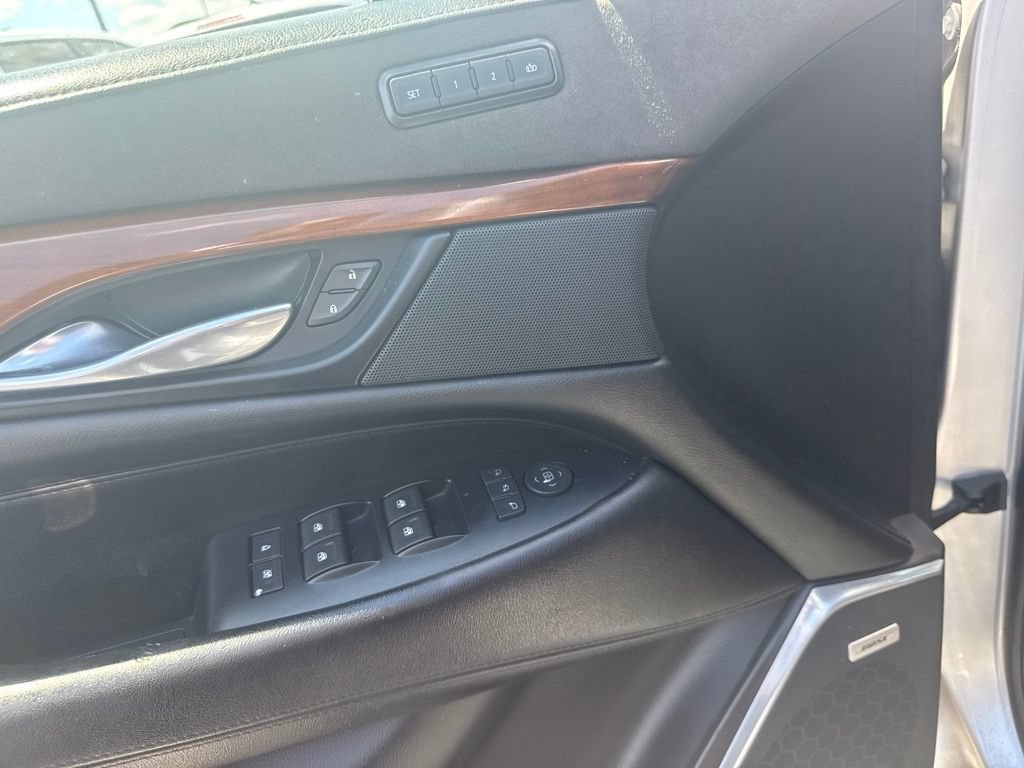 Used 2019 Cadillac Escalade ESV Luxury AWD/4WD image 14