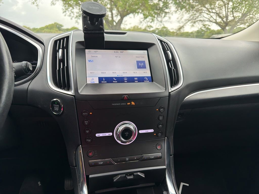 Used 2020 Ford Edge Titanium image 12