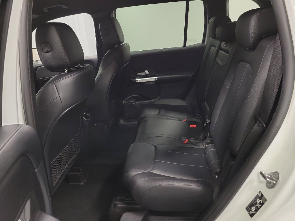 Used 2022 Mercedes-Benz GLB 250 4MATIC image 23