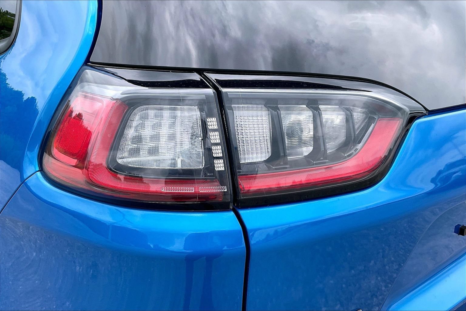 Used 2020 Jeep Cherokee Trailhawk w/ Cold Weather Group AWD/4WD image 30