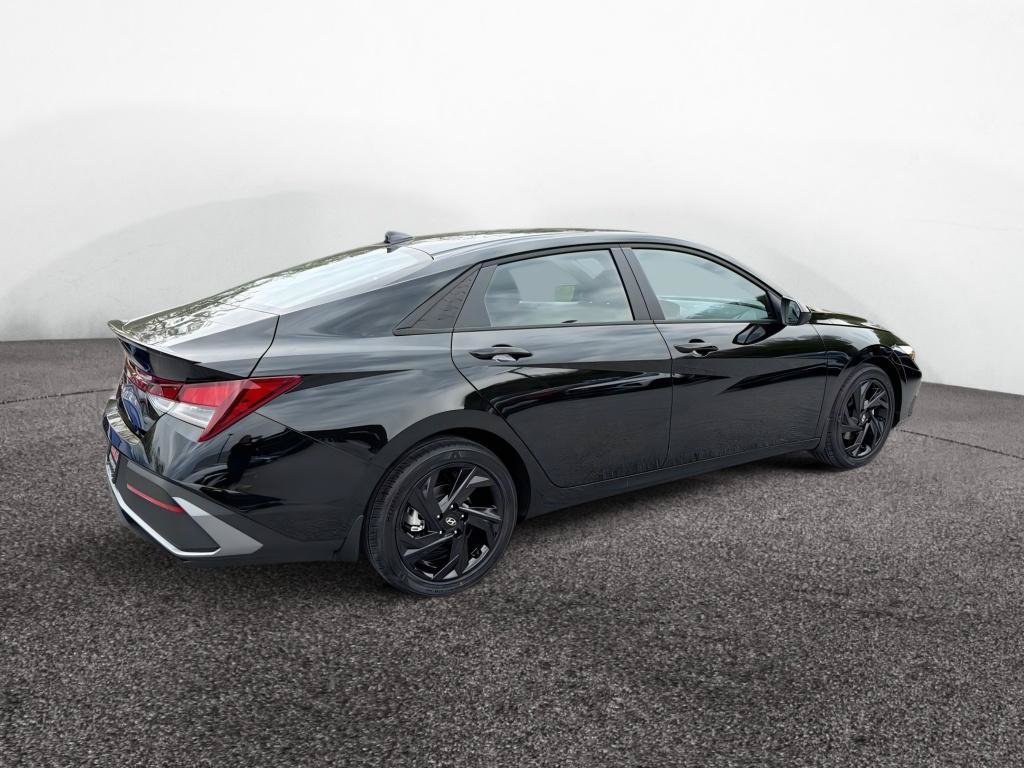 New 2026 Hyundai Elantra Sport FWD image 8