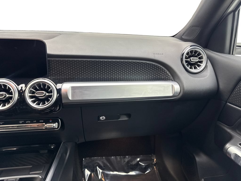 Used 2025 Mercedes-Benz GLB 250 4MATIC image 56