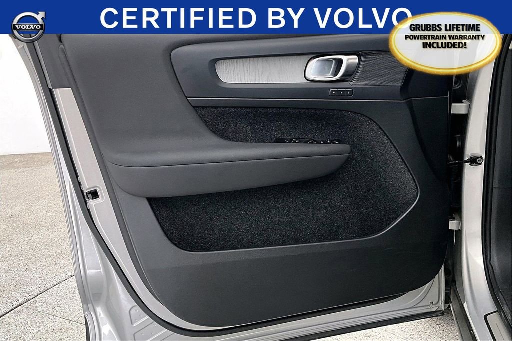 Certified 2025 Volvo XC40 B5 Core image 24
