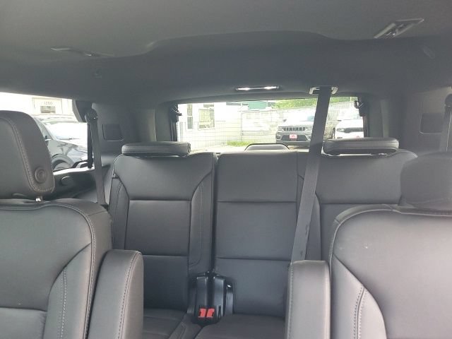 Used 2022 Chevrolet Tahoe Z71 w/ Luxury Package AWD/4WD image 15