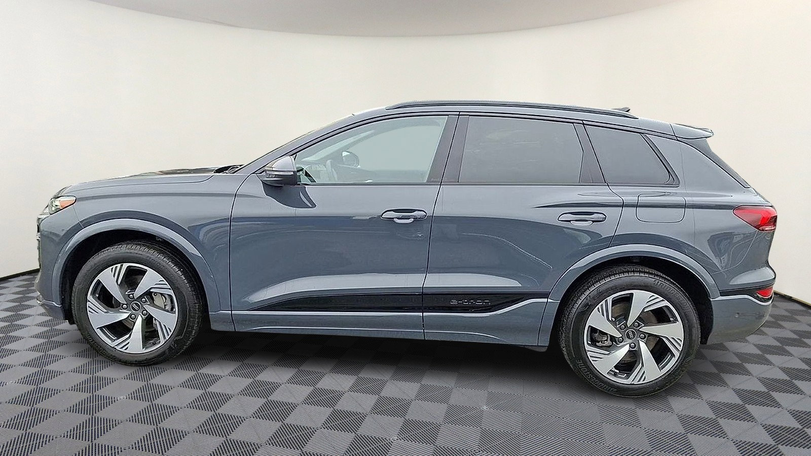 Used 2025 Audi Q6 e-tron Premium Plus image 5