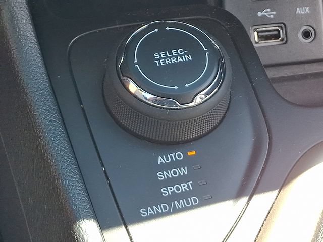 Used 2016 Jeep Cherokee Limited AWD/4WD image 16