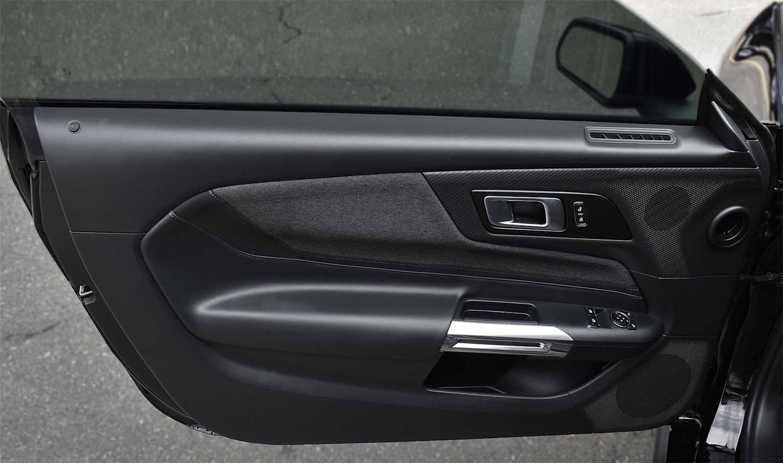 Used 2025 Ford Mustang GT w/ GT Performance Package image 28
