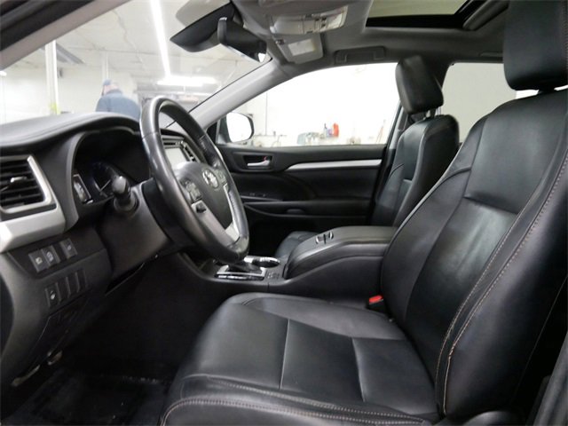 Used 2017 Toyota Highlander XLE image 8
