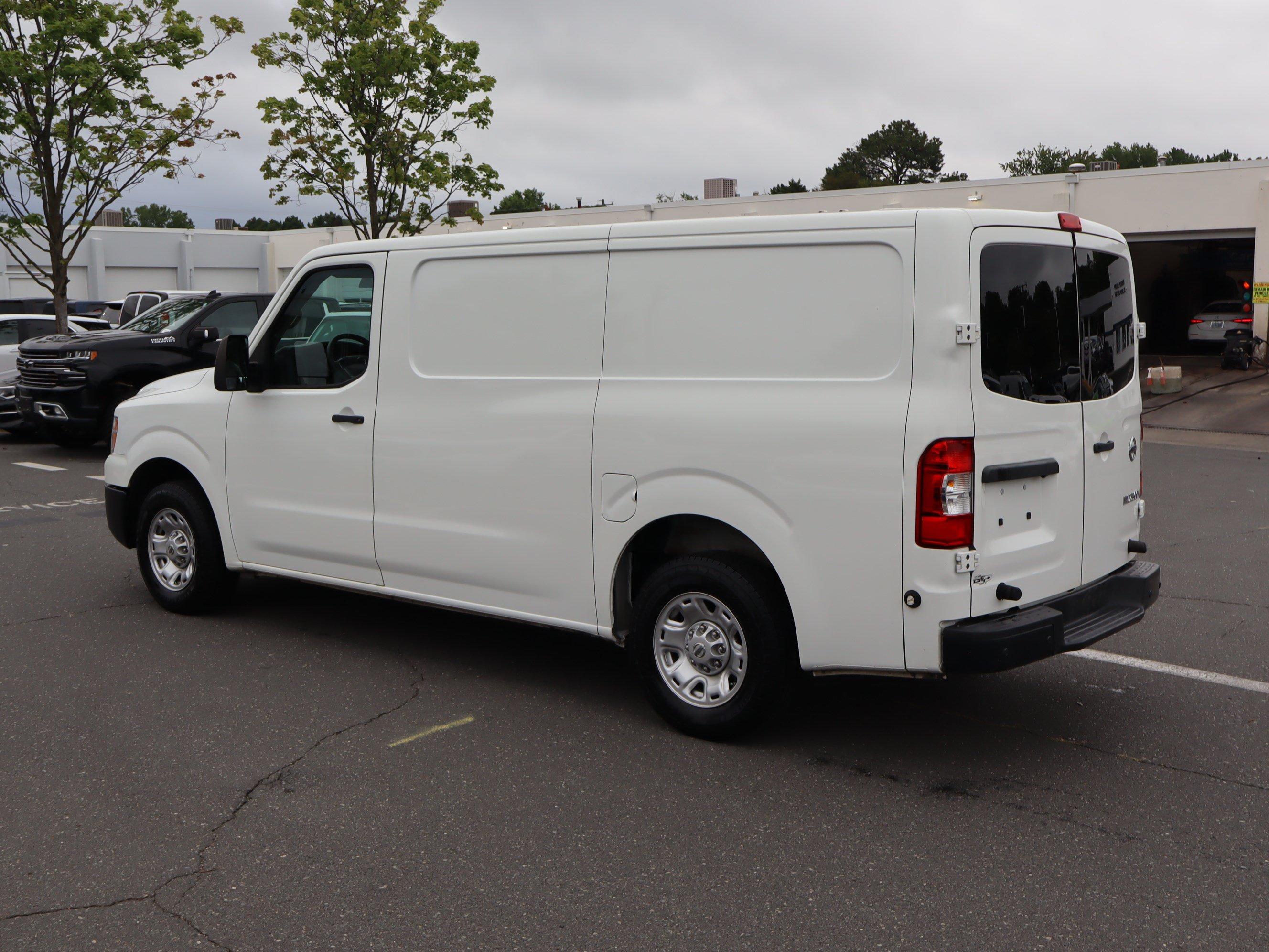 Used 2021 Nissan NV 2500 SV w/ Back Door Glass Package RWD image 9