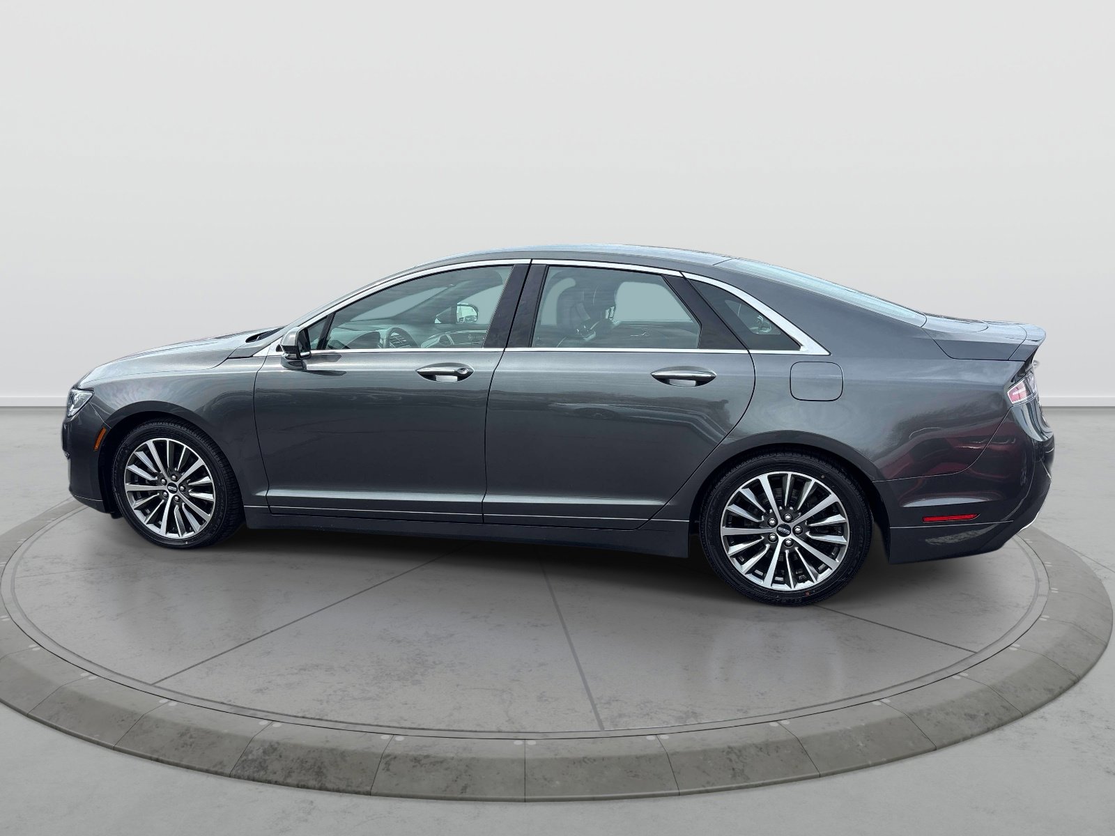 Used 2019 Lincoln MKZ Premiere AWD/4WD image 2