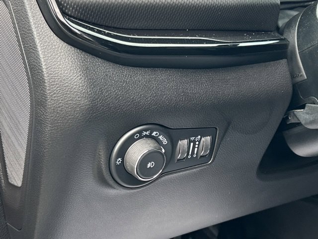 Used 2025 Jeep Compass Latitude w/ Convenience Group AWD/4WD image 36