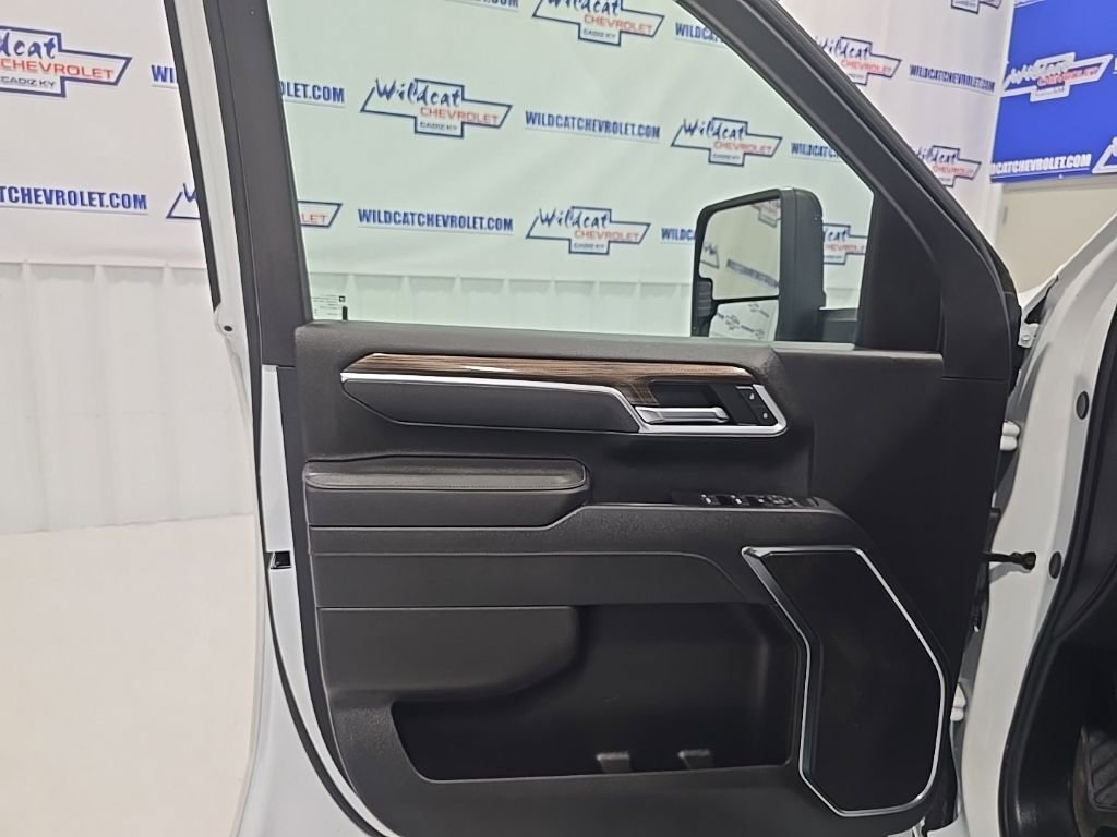 Used 2025 Chevrolet Silverado 2500 LT w/ Convenience Package image 13