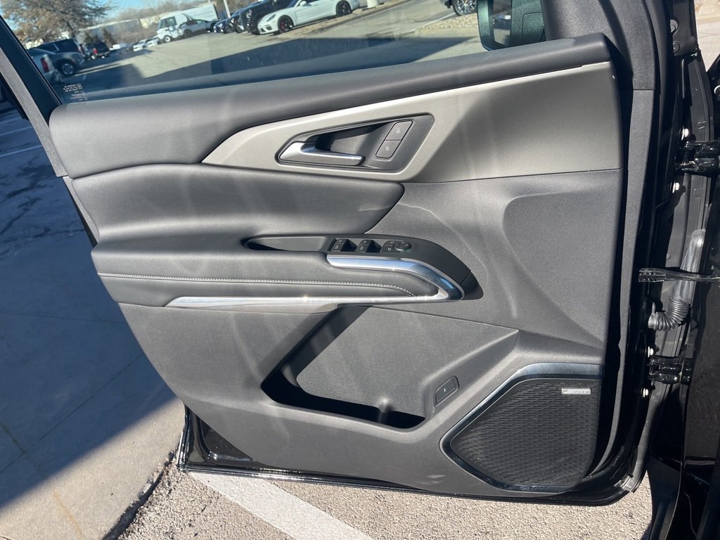 New 2025 Chevrolet Traverse LT w/ Enhanced Driving Package image 33