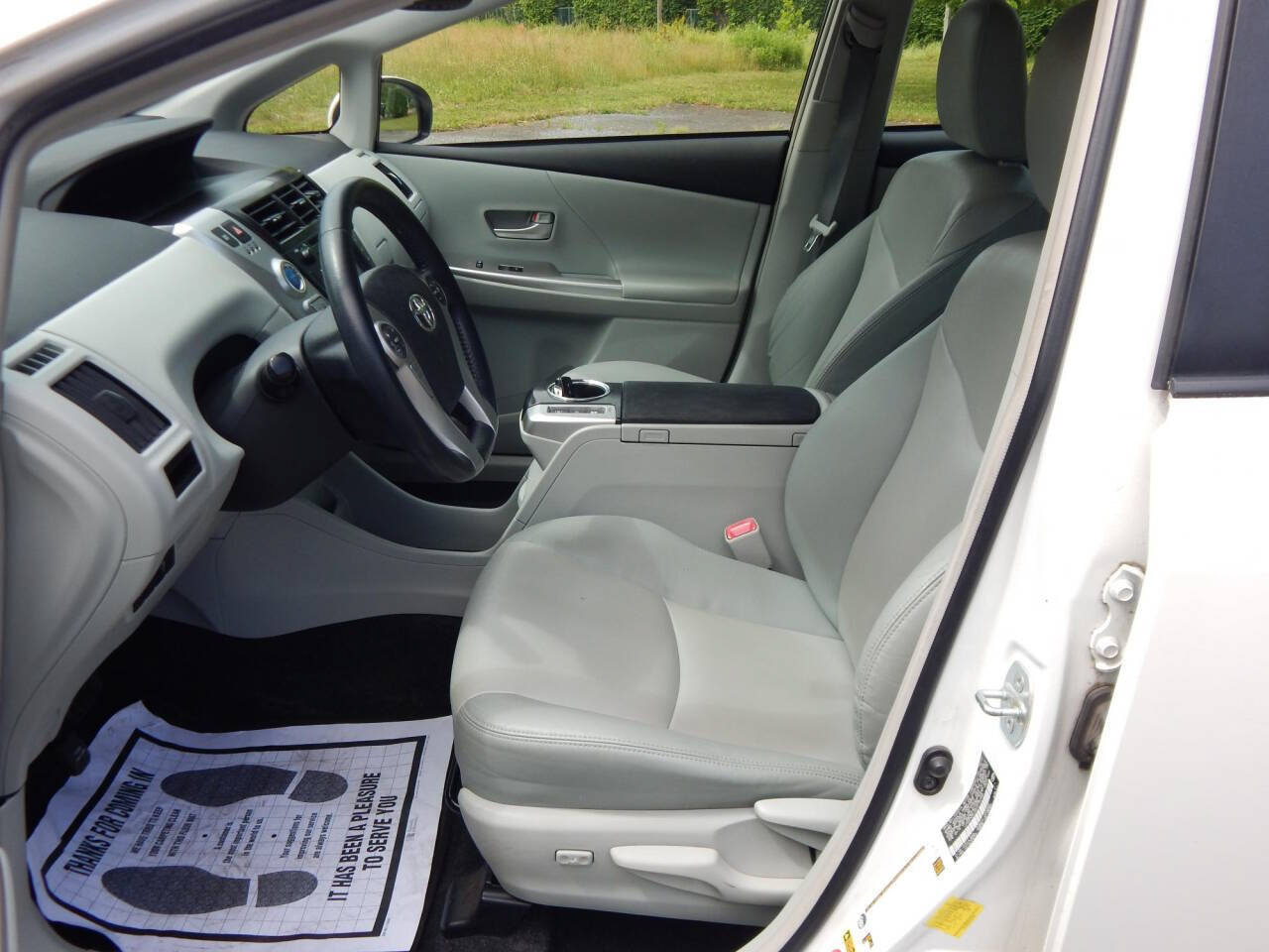 Used 2013 Toyota Prius V Five FWD image 10