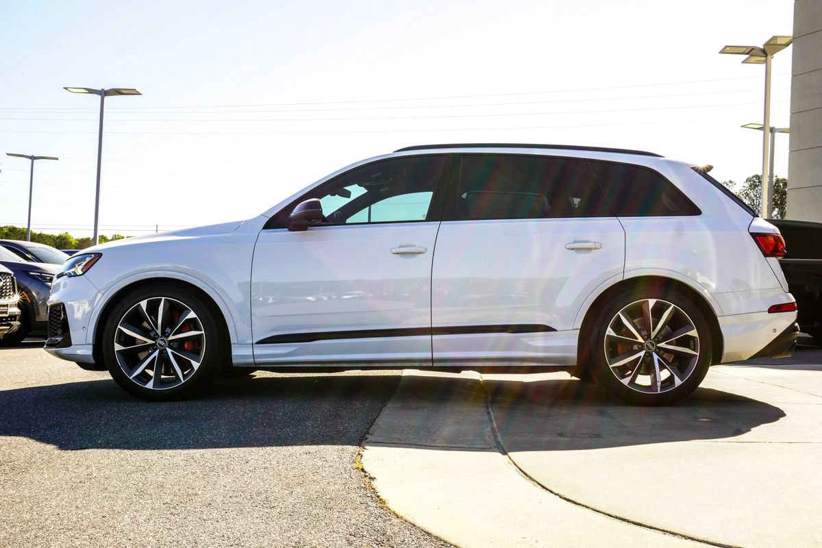 Used 2023 Audi SQ7 Prestige AWD/4WD image 9