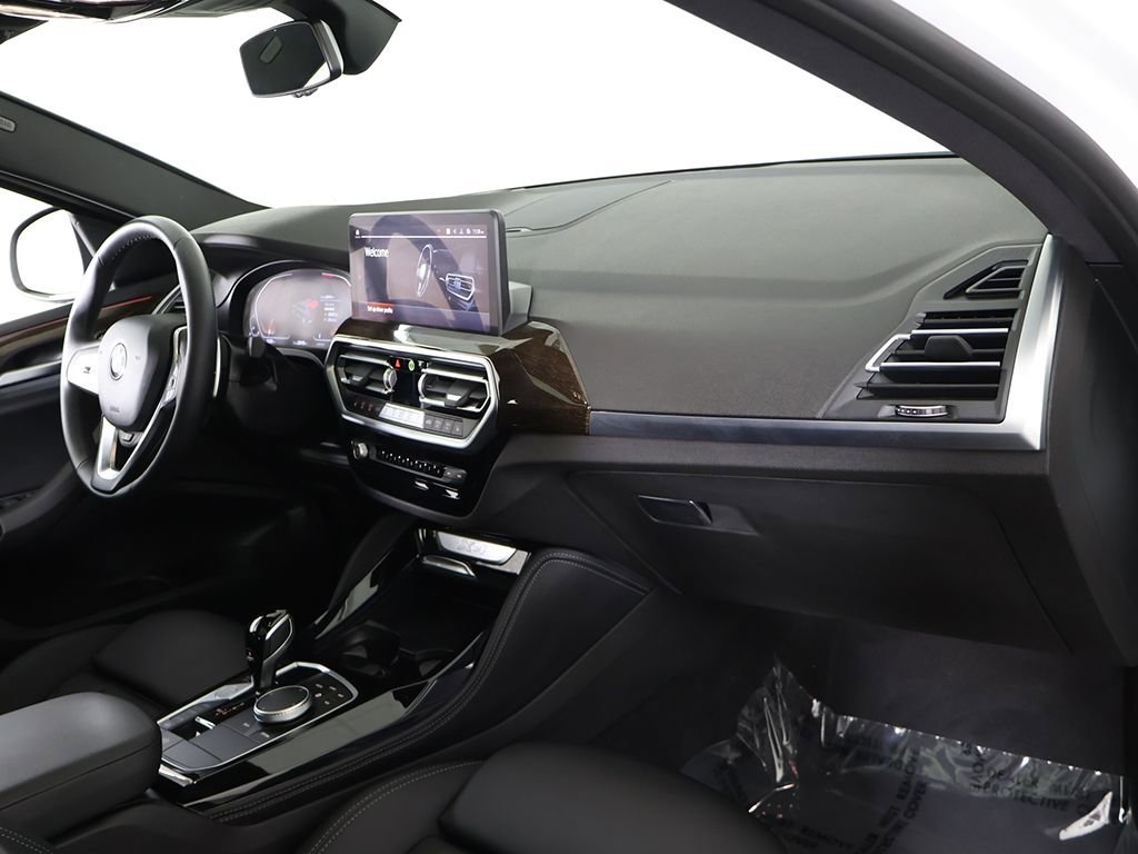 Used 2025 BMW X4 xDrive30i AWD/4WD image 32