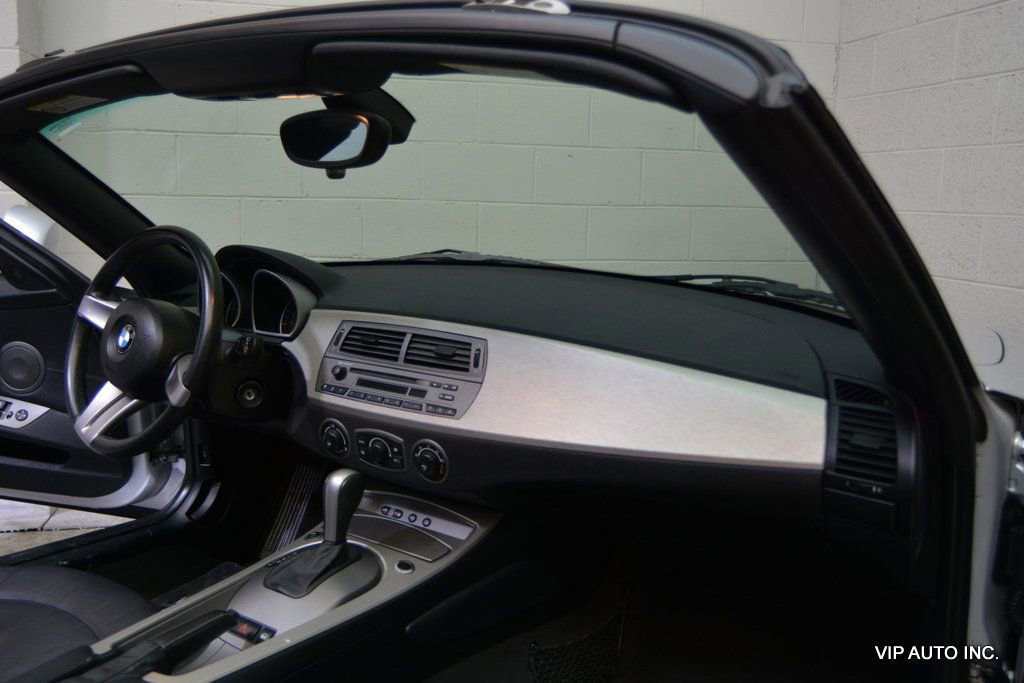 Used 2003 BMW Z4 3.0i image 16