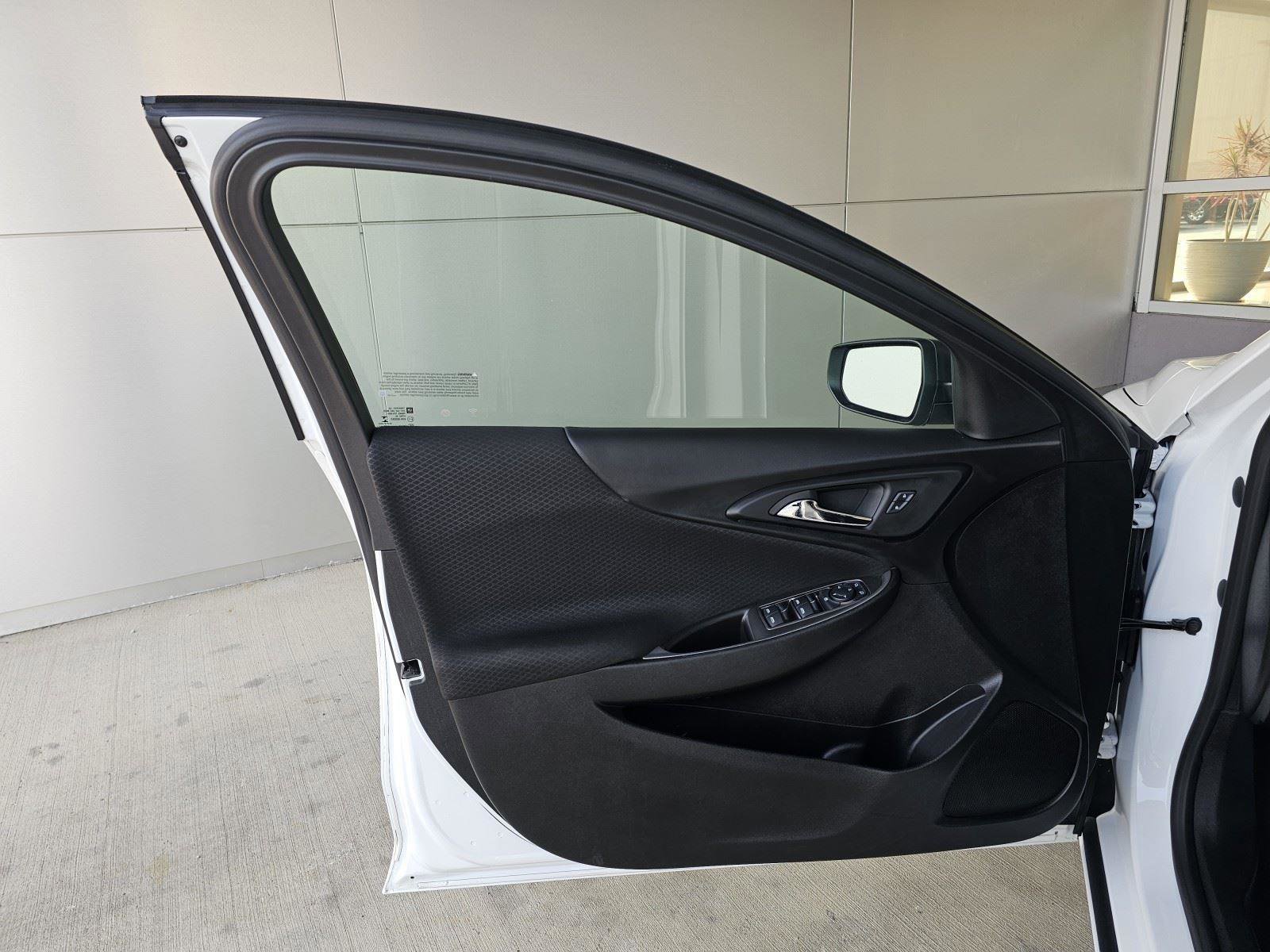 Used 2024 Chevrolet Malibu LT image 18