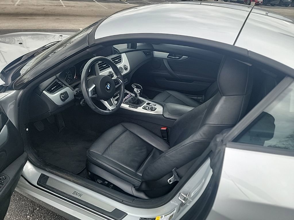 Used 2012 BMW Z4 sDrive35i image 9