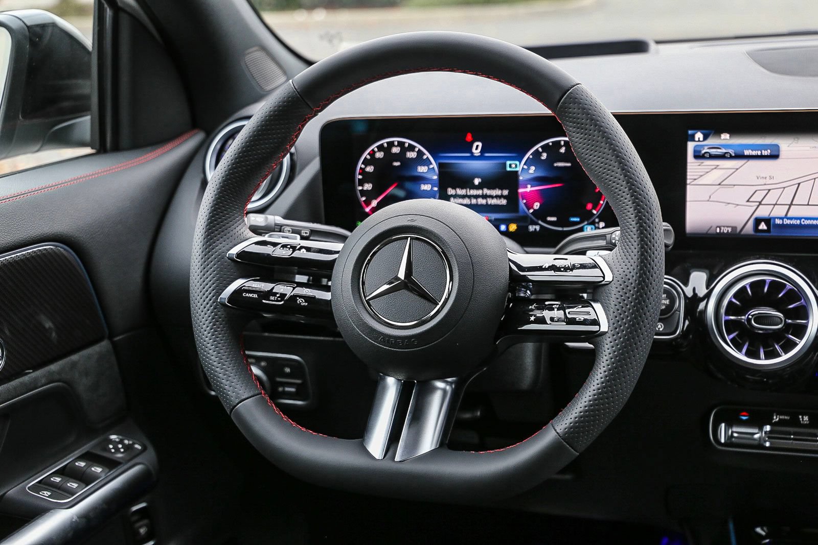 Used 2025 Mercedes-Benz GLA 250 4MATIC image 15