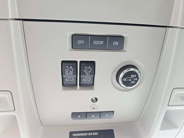 Used 2020 Chevrolet Suburban Premier w/ Premier 6.2L Value Package image 34