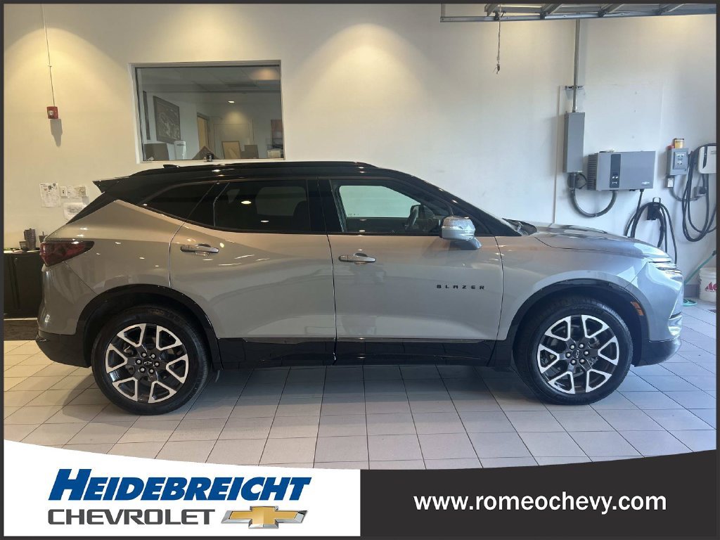 Certified 2023 Chevrolet Blazer RS w/ Driver Confidence II Package FWD image 2