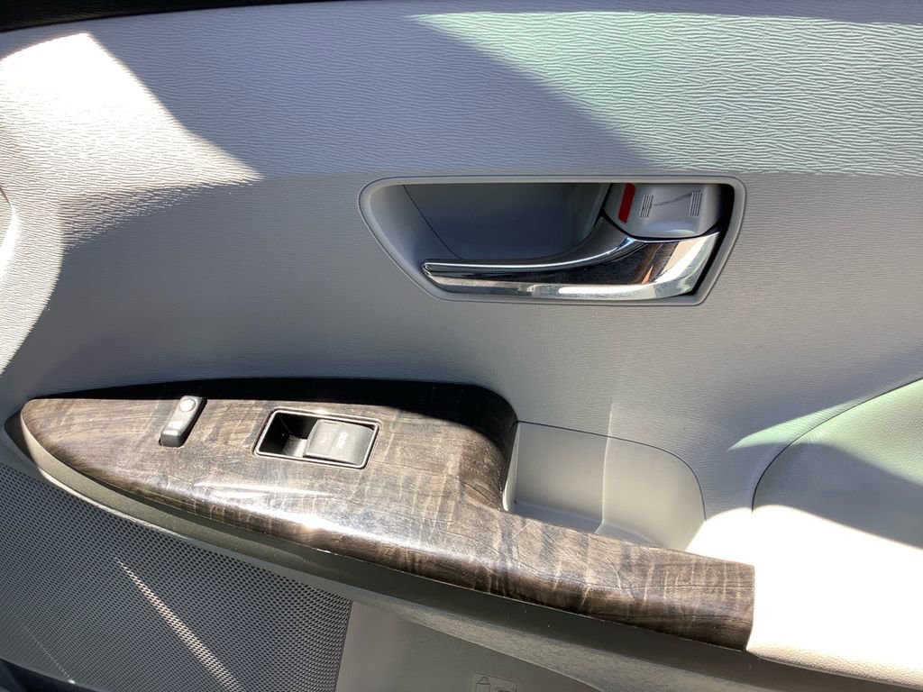 Used 2015 Toyota Venza LE AWD/4WD image 15