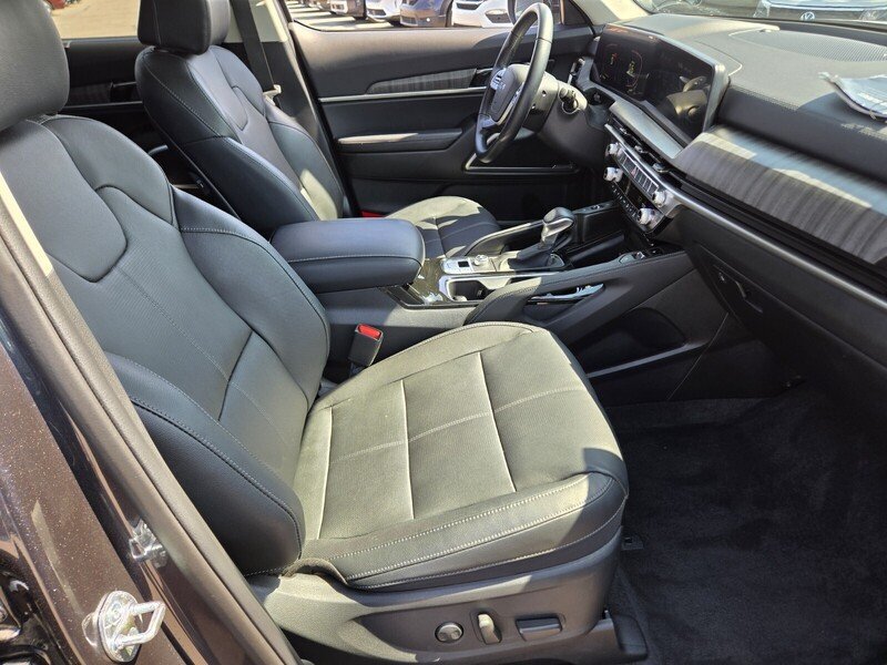 Certified 2025 Kia Telluride EX w/ EX Captain's Chair Package FWD image 18