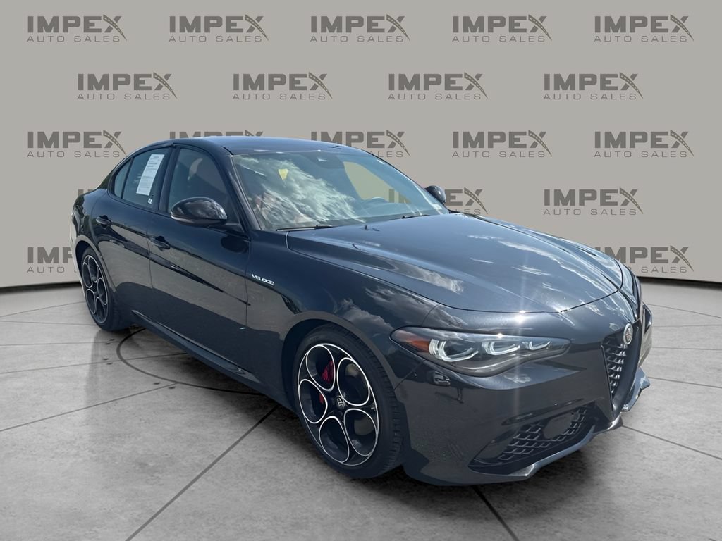Used 2024 Alfa Romeo Giulia Veloce RWD image 7