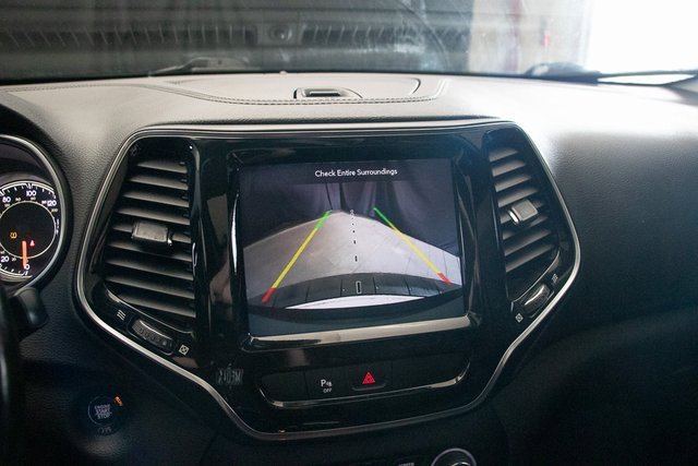 Used 2020 Jeep Cherokee Limited image 35