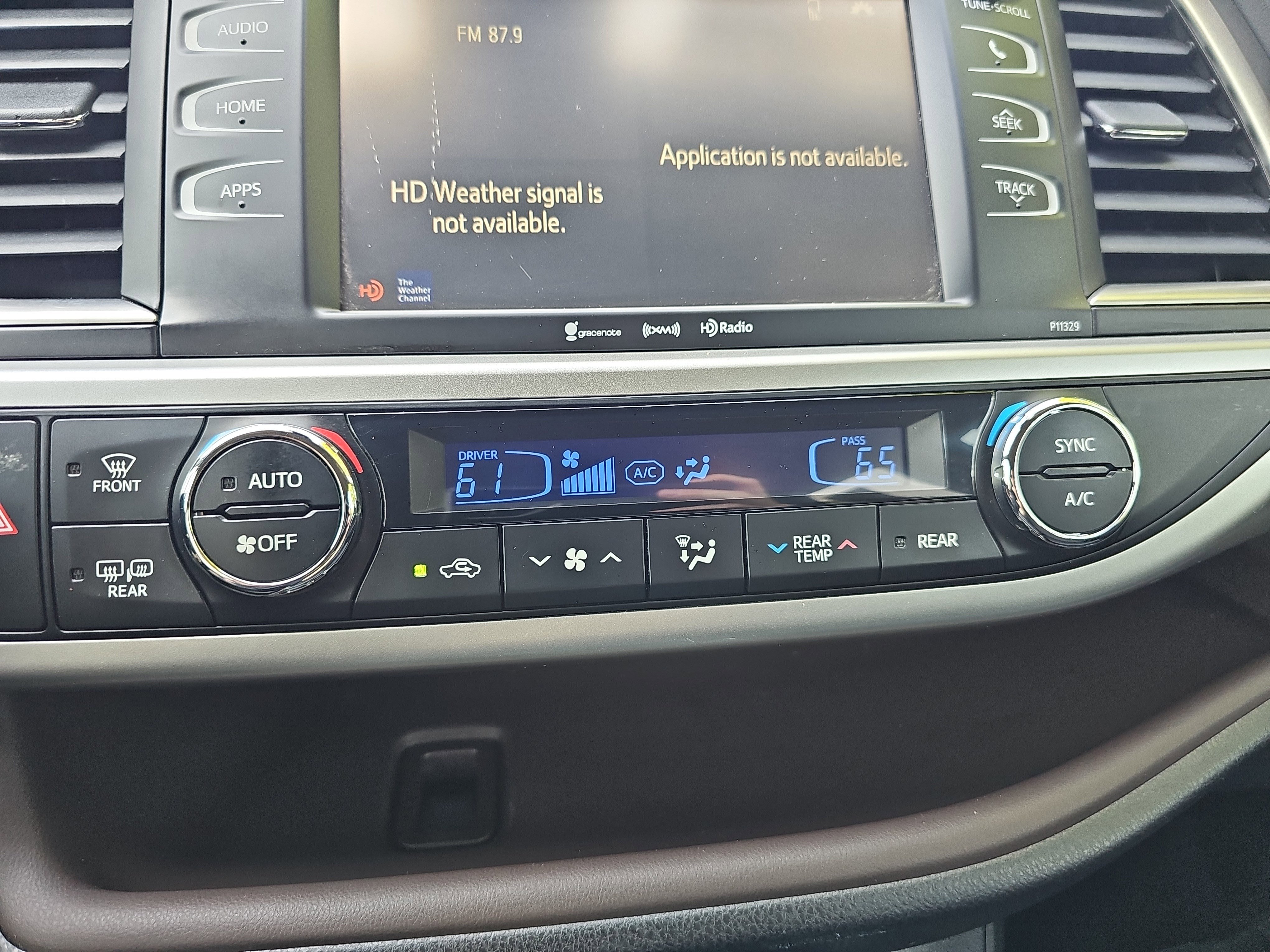 Used 2017 Toyota Highlander Plus FWD image 23