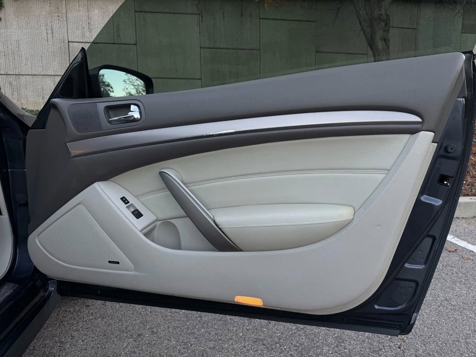 Used 2011 INFINITI G37 Journey w/ Premium Pkg image 24