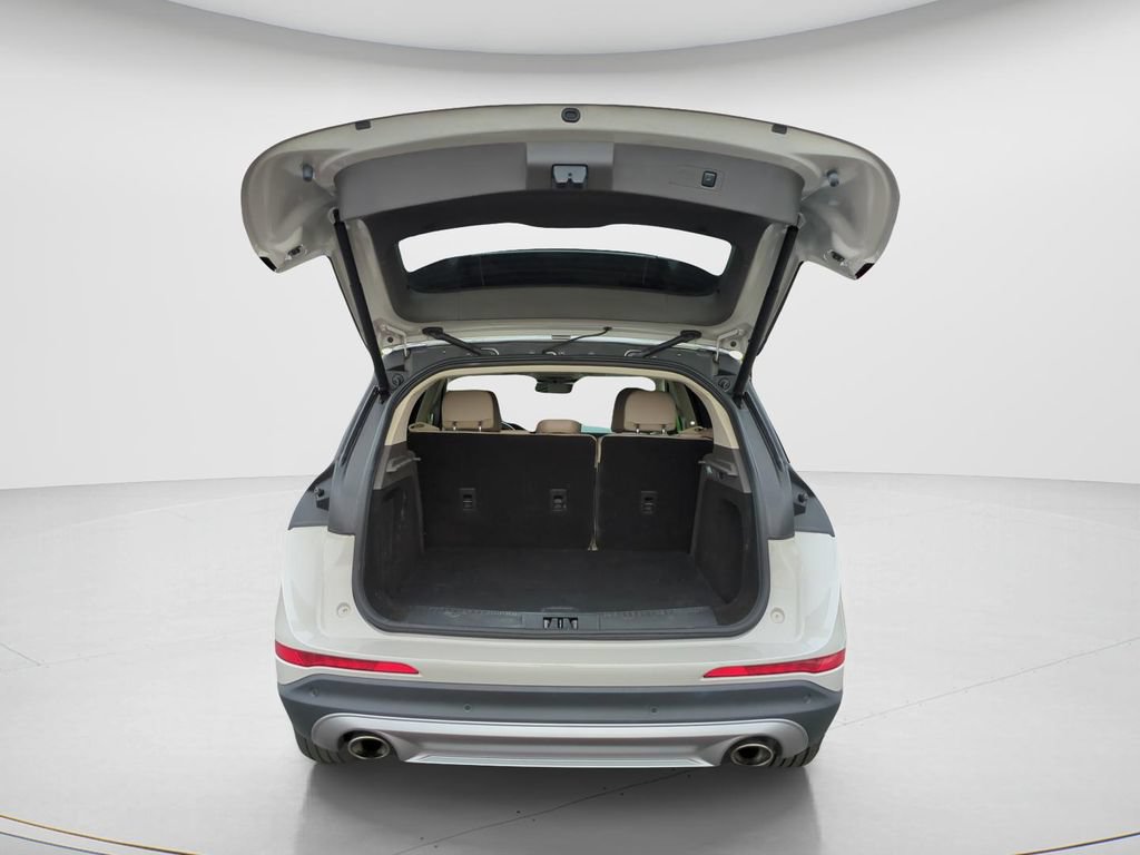 Used 2022 Lincoln Corsair Reserve w/ Elements Package FWD image 9