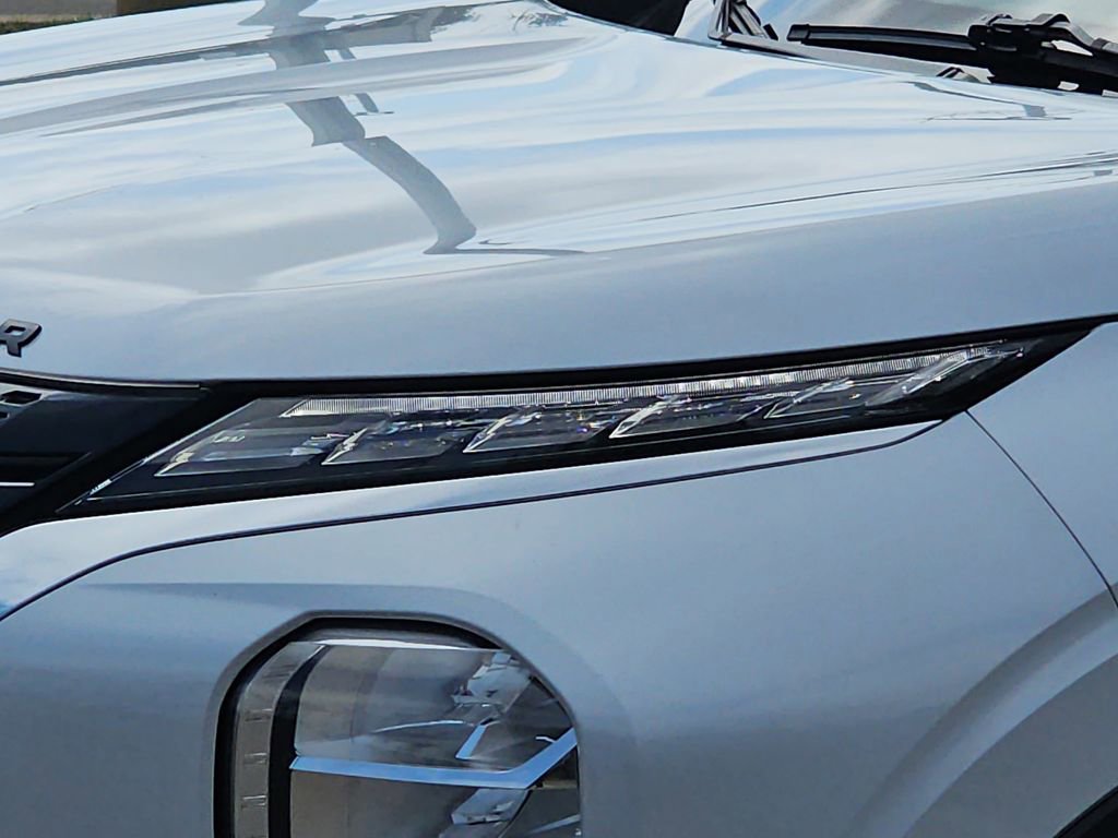 Used 2023 Mitsubishi Outlander SE image 17