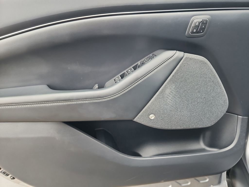 Used 2021 Ford Mustang Mach-E Premium image 11